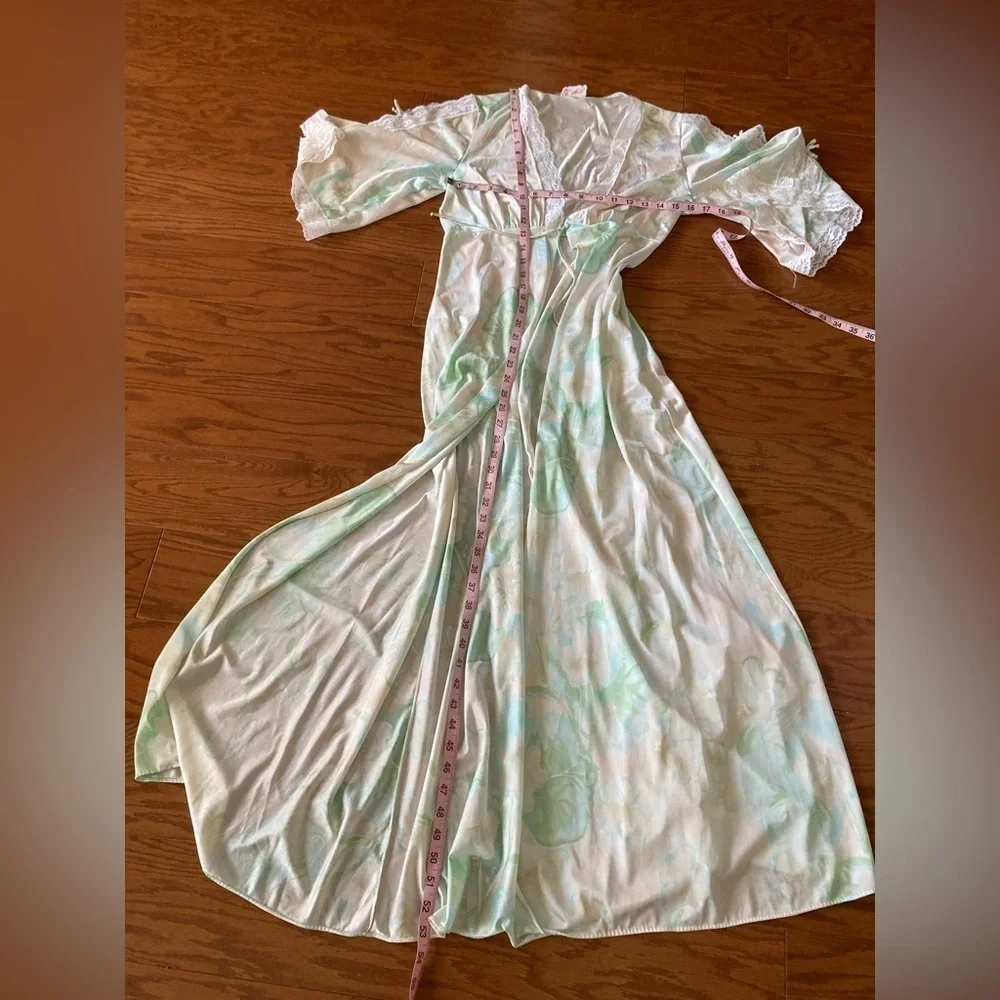 2 Piece Vintage CHEVETTE Nightgown Robe Floral Size M/L ILGWU